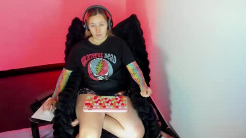 Bonnie Help me reach 500 likes online show from 01/16/26, 05:28