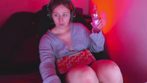 Bonnie Help me reach 500 likes online show from 04/16/26, 08:53