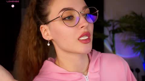 Snapshot of bonniecannon chatting on 12/20/24, 11:00 Grace online show from 12/20/24, 11:00