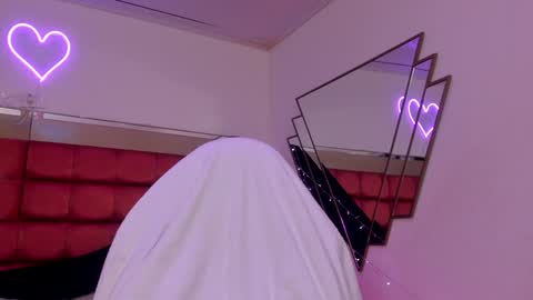 Snapshot of bonniecute_ chatting on 12/21/24, 02:47 online show from 12/21/24, 02:47