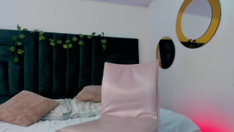 Snapshot of bonniecute_ chatting on 12/23/24, 02:50 online show from 12/23/24, 02:50