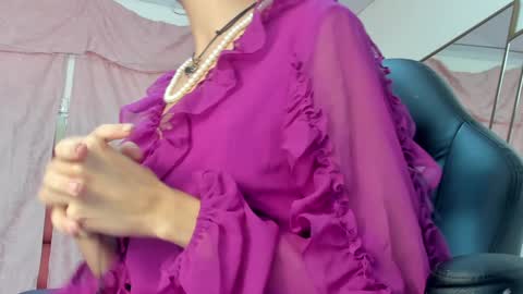 Snapshot of bonniecute_ chatting on 01/12/25, 11:28 online show from 01/12/25, 11:28