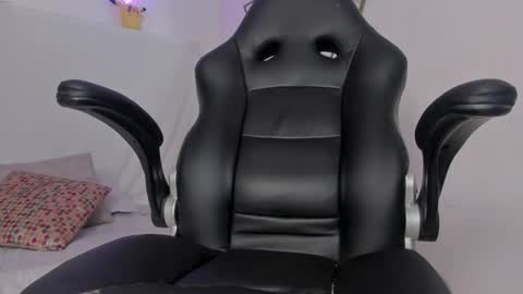 Snapshot of bonniecute_ chatting on 01/29/25, 02:21 online show from 01/29/25, 02:21