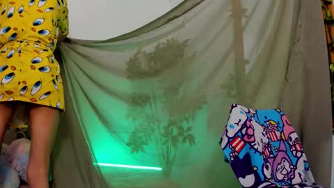 Snapshot of bonniecute_ chatting on 11/20/25, 12:44 online show from 11/20/25, 12:44