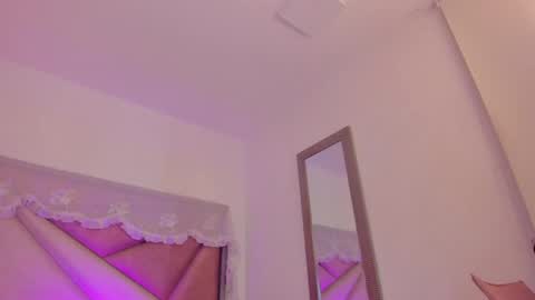 Snapshot of bonniecute_ chatting on 06/06/26, 12:05 online show from 06/06/26, 12:05