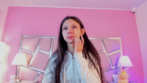 Snapshot of bonniepark_ chatting on 01/03/25, 12:08 Bonnie online show from 01/03/25, 12:08