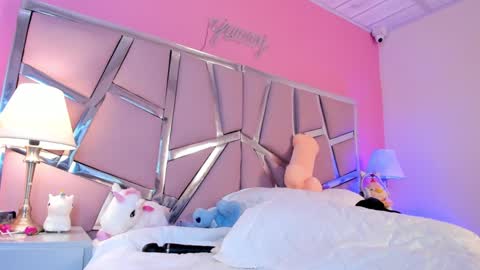 Snapshot of bonniepark_ chatting on 01/28/25, 07:53 Bonnie online show from 01/28/25, 07:53