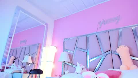 Snapshot of bonniepark_ chatting on 01/29/25, 01:28 Bonnie online show from 01/29/25, 01:28