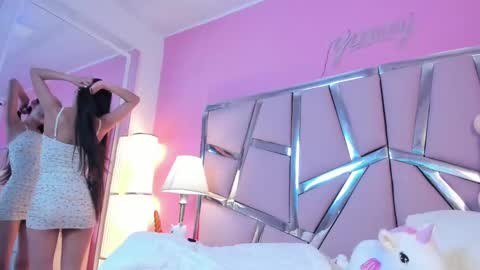 Snapshot of bonniepark_ chatting on 02/10/25, 05:30 Bonnie online show from 02/10/25, 05:30