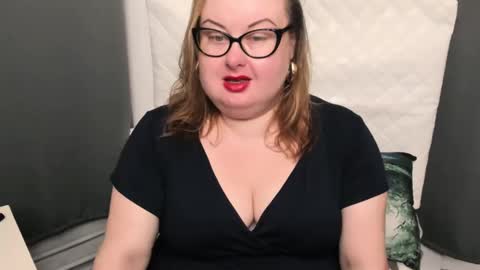 Snapshot of bonnieshining chatting on 01/25/25, 04:56 Bonnie online show from 01/25/25, 04:56