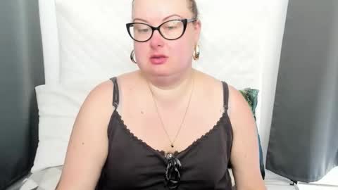 Snapshot of bonnieshining chatting on 10/13/25, 10:48 Bonnie online show from 10/13/25, 10:48