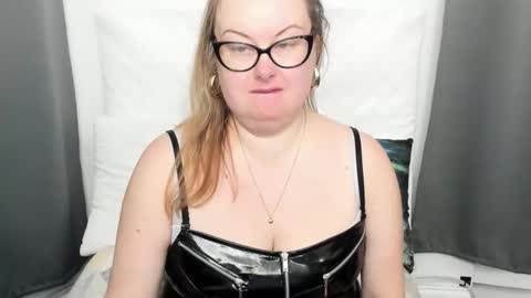 Snapshot of bonnieshining chatting on 11/02/25, 07:11 Bonnie online show from 11/02/25, 07:11