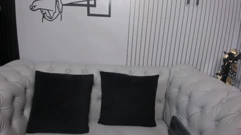 Snapshot of bonny_petite chatting on 02/14/26, 11:18 Vicky online show from 02/14/26, 11:18