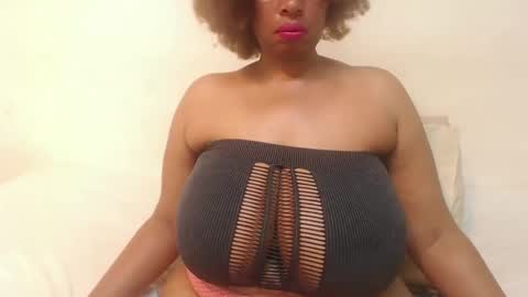 Snapshot of boobyqueen24 chatting on 01/09/25, 08:33 boobyqueen online show from 01/09/25, 08:33