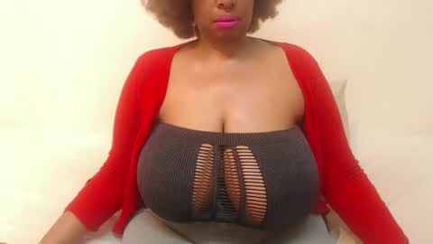 Snapshot of boobyqueen24 chatting on 02/17/25, 05:21 boobyqueen online show from 02/17/25, 05:21