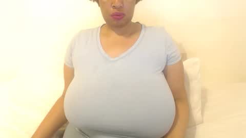 Snapshot of boobyqueen24 chatting on 09/25/25, 08:07 boobyqueen online show from 09/25/25, 08:07