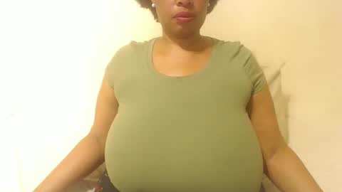 Snapshot of boobyqueen24 chatting on 10/02/25, 06:48 boobyqueen online show from 10/02/25, 06:48