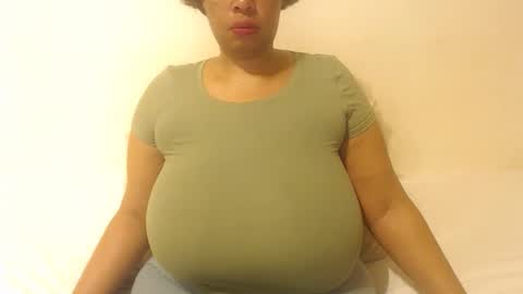 Snapshot of boobyqueen24 chatting on 10/09/25, 01:47 boobyqueen online show from 10/09/25, 01:47