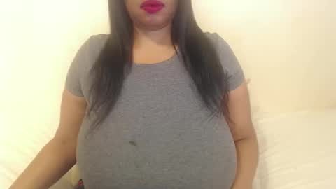 Snapshot of boobyqueen24 chatting on 10/22/25, 05:08 boobyqueen online show from 10/22/25, 05:08