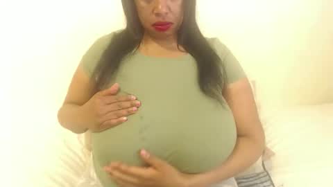 Snapshot of boobyqueen24 chatting on 10/26/25, 05:13 boobyqueen online show from 10/26/25, 05:13