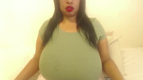 Snapshot of boobyqueen24 chatting on 11/02/25, 05:10 boobyqueen online show from 11/02/25, 05:10