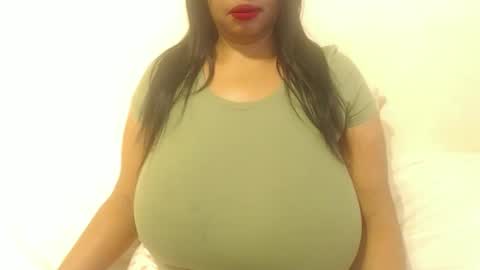 Snapshot of boobyqueen24 chatting on 11/03/25, 05:31 boobyqueen online show from 11/03/25, 05:31