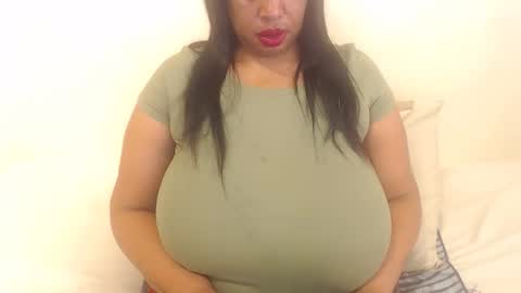 Snapshot of boobyqueen24 chatting on 11/05/25, 04:56 boobyqueen online show from 11/05/25, 04:56