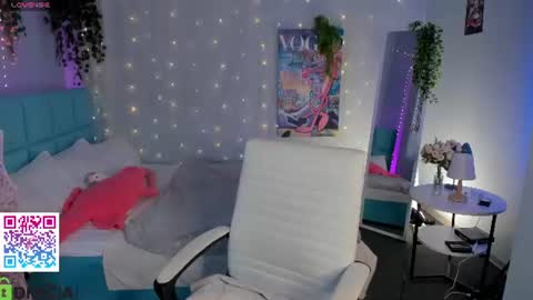 Snapshot of booozekirs_ chatting on 06/24/26, 02:54 Milena online show from 06/24/26, 02:54