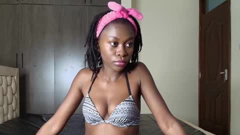 Snapshot of booty_queen001 chatting on 01/31/25, 07:29 Heather online show from 01/31/25, 07:29