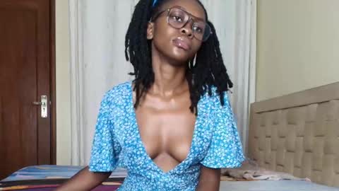 Snapshot of booty_queen001 chatting on 10/23/25, 02:22 Heather online show from 10/23/25, 02:22