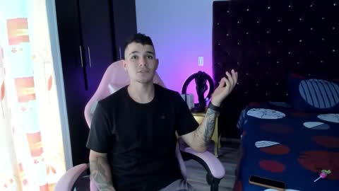 Snapshot of booyhott_ chatting on 11/23/25, 07:02 booyhott_ online show from 11/23/25, 07:02