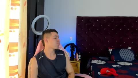 Snapshot of booyhott_ chatting on 11/28/25, 06:54 booyhott_ online show from 11/28/25, 06:54