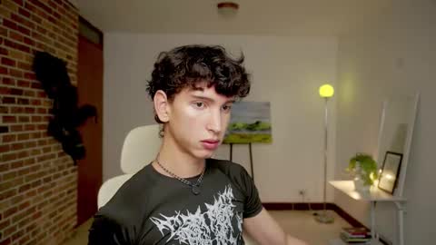 Snapshot of boream_ chatting on 10/07/25, 10:23 Bream online show from 10/07/25, 10:23