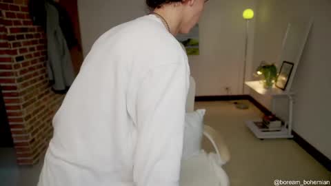 Snapshot of boream_ chatting on 10/11/25, 12:04 Bream online show from 10/11/25, 12:04