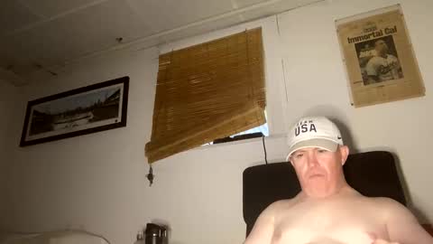 Snapshot of bostonirish45 chatting on 05/13/26, 04:37 bostonirish45 online show from 05/13/26, 04:37