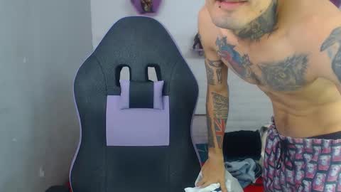 boy_tatto77 online show from 12/22/25, 07:00