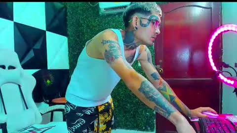 boy_tatto77 online show from 03/10/26, 01:05