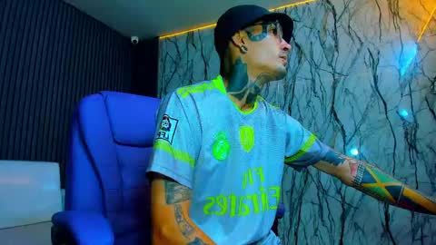 boy_tatto77 online show from 03/18/26, 12:52