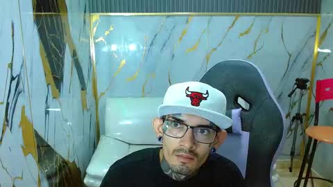 boy_tatto77 online show from 03/24/26, 12:43