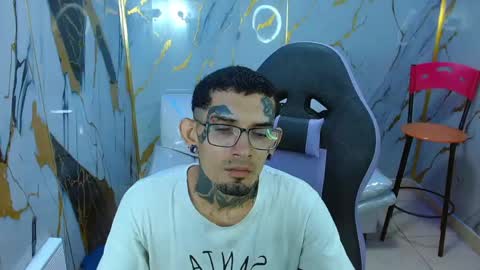 boy_tatto77 online show from 05/14/26, 11:28