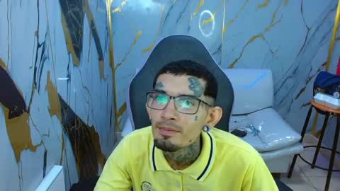 boy_tatto77 online show from 05/16/26, 11:42