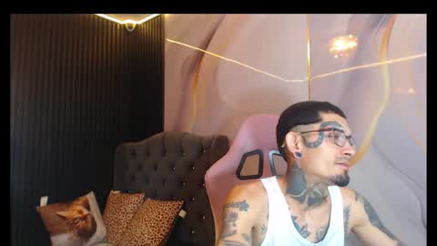 boy_tatto77 online show from 05/19/26, 11:22