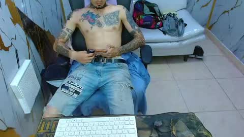boy_tatto77 online show from 06/01/26, 12:29