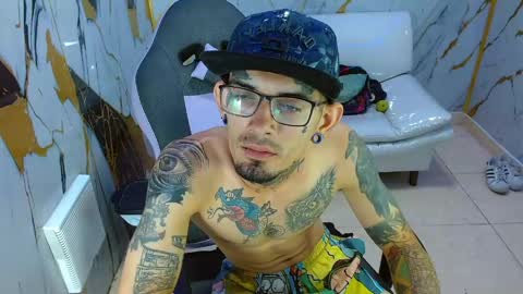 boy_tatto77 online show from 06/03/26, 02:33
