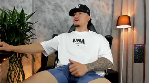 boyc02_ online show from 12/04/25, 12:58