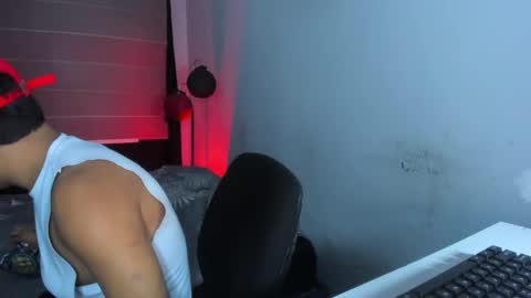 Snapshot of boylatin_777 chatting on 12/21/24, 06:30 miguel online show from 12/21/24, 06:30