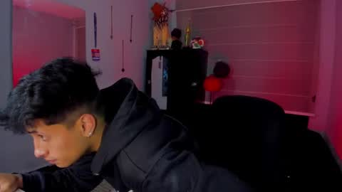 Snapshot of boylatin_777 chatting on 01/28/25, 03:25 miguel online show from 01/28/25, 03:25