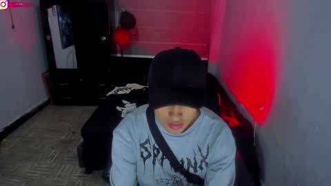 Snapshot of boylatin_777 chatting on 02/04/25, 03:44 miguel online show from 02/04/25, 03:44