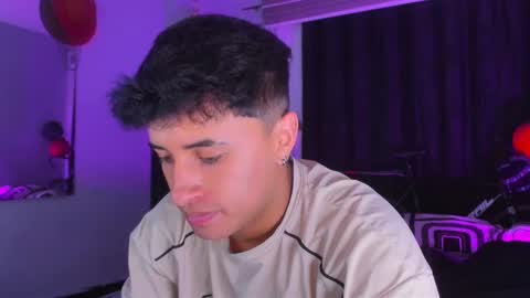 Snapshot of boylatin_777 chatting on 02/28/25, 11:34 miguel online show from 02/28/25, 11:34