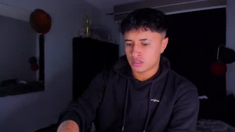 Snapshot of boylatin_777 chatting on 03/05/25, 05:40 miguel online show from 03/05/25, 05:40